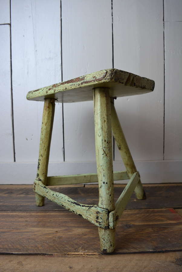 19TH CENTURY MILL WORKERS STOOL